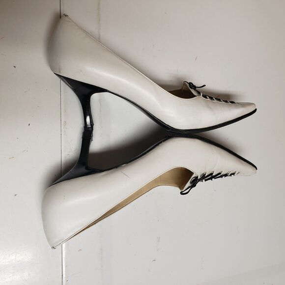 BCBGirls Women's White Stiletto Heels with Black Lace Pointed Toe Sz 8.5 Padded - Picture 3 of 10